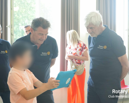 Rotary Club Westerlo schenkt materiaal aan CKG De Schommel