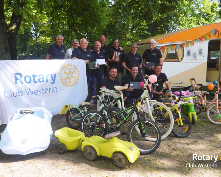 Rotary Club Westerlo schenkt materiaal aan CKG De Schommel